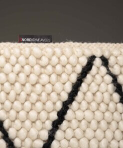 Alfombra de lana a rombos Vinduer - Crema/Negro - close up zijkant, thumbnail