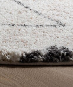 Alfombra bereber redonda de pelo largo Artisan - Blanco/Gris - close up zijkant, thumbnail Alfombra bereber redonda de pelo largo Artisan - Blanco/Gris - close up zijkant, thumbnail