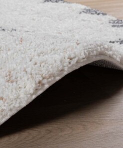 Alfombra bereber redonda de pelo largo Artisan - Blanco/Gris - close up zijkant, thumbnail Alfombra bereber redonda de pelo largo Artisan - Blanco/Gris - close up zijkant, thumbnail