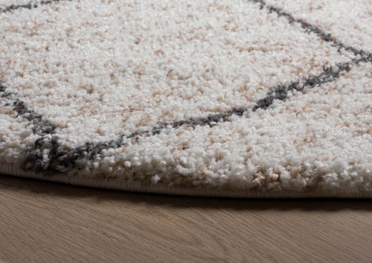 Alfombra redonda a rombos de pelo largo Artisan - Blanco/Gris - close up zijkant Alfombra redonda a rombos de pelo largo Artisan - Blanco/Gris - close up zijkant