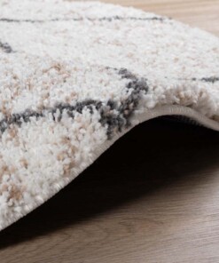 Alfombra redonda a rombos de pelo largo Artisan - Blanco/Gris - close up zijkant, thumbnail Alfombra redonda a rombos de pelo largo Artisan - Blanco/Gris - close up zijkant, thumbnail