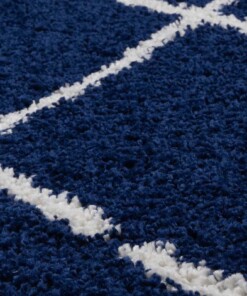 Alfombra a rombos de pelo largo Artisan - Azul oscuro/Blanco - close up materiaal, thumbnail Alfombra a rombos de pelo largo Artisan - Azul oscuro/Blanco - close up materiaal, thumbnail