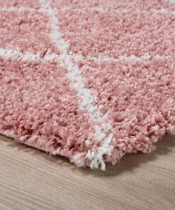 Alfombra de pasillo a rombos de pelo largo Habitat - Rosa/Blanco - close up hoek, thumbnail Alfombra de pasillo a rombos de pelo largo Habitat - Rosa/Blanco - close up hoek, thumbnail