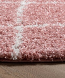 Alfombra redonda a rombos de pelo largo Habitat - Rosa/Blanco - close up zijkant, thumbnail Alfombra redonda a rombos de pelo largo Habitat - Rosa/Blanco - close up zijkant, thumbnail
