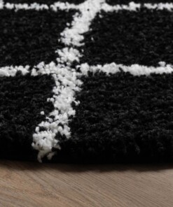 Alfombra redonda a rombos de pelo largo Habitat - Negro/Blanco - close up zijkant, thumbnail Alfombra redonda a rombos de pelo largo Habitat - Negro/Blanco - close up zijkant, thumbnail