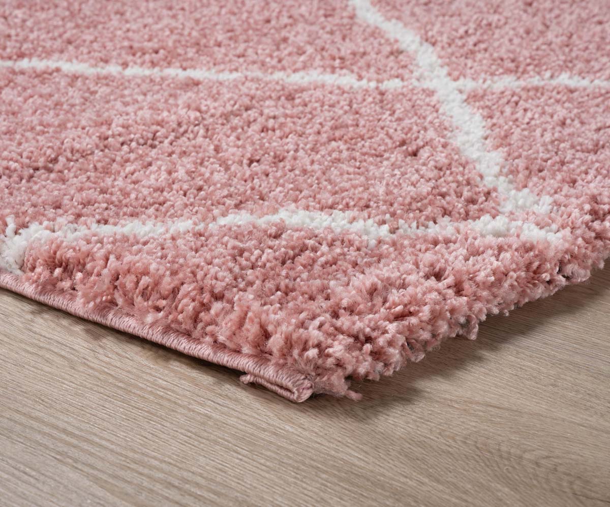 Alfombra cuadrada a rombos de pelo largo Artisan - Rosa/Blanco - close up hoek Alfombra cuadrada a rombos de pelo largo Artisan - Rosa/Blanco - close up hoek