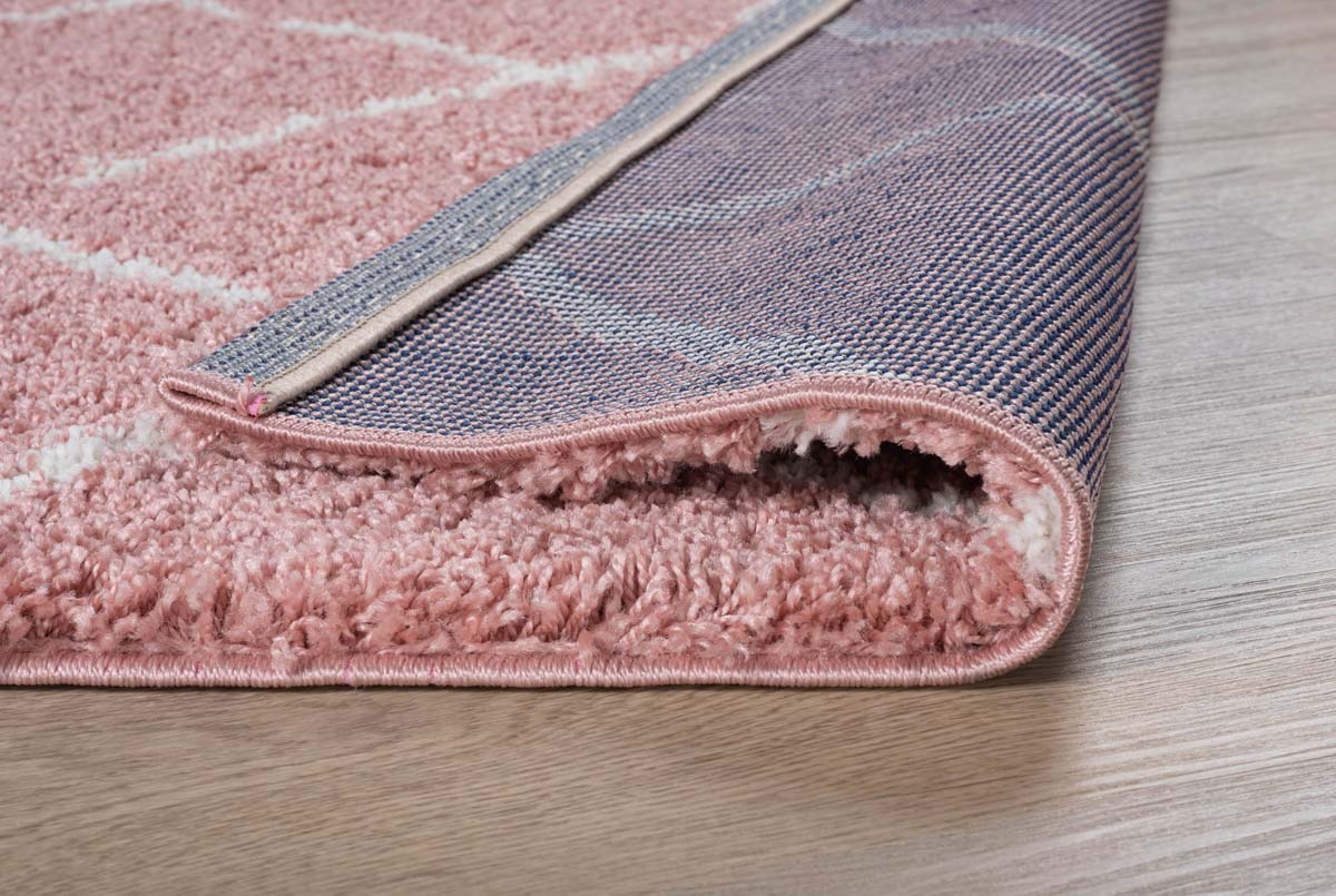 Alfombra cuadrada a rombos de pelo largo Artisan - Rosa/Blanco - close up vouw Alfombra cuadrada a rombos de pelo largo Artisan - Rosa/Blanco - close up vouw