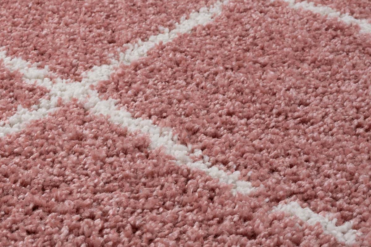 Alfombra cuadrada a rombos de pelo largo Artisan - Rosa/Blanco - close up materiaal Alfombra cuadrada a rombos de pelo largo Artisan - Rosa/Blanco - close up materiaal
