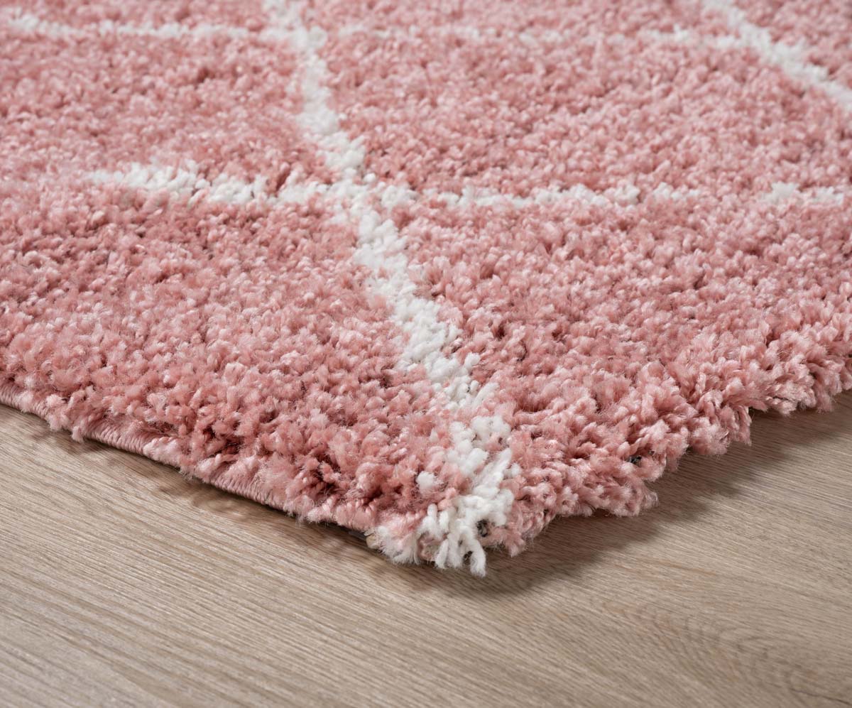 Alfombra cuadrada a rombos de pelo largo Habitat - Rosa/Blanco - close up hoek Alfombra cuadrada a rombos de pelo largo Habitat - Rosa/Blanco - close up hoek