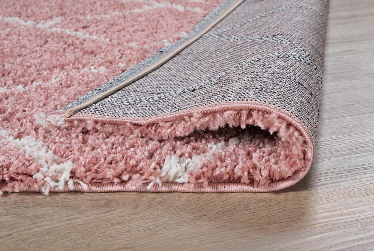 Alfombra cuadrada a rombos de pelo largo Habitat - Rosa/Blanco - close up vouw Alfombra cuadrada a rombos de pelo largo Habitat - Rosa/Blanco - close up vouw