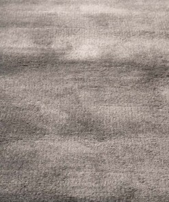 Alfombra ovalada de viscosa - Pearl Plata - close up, thumbnail