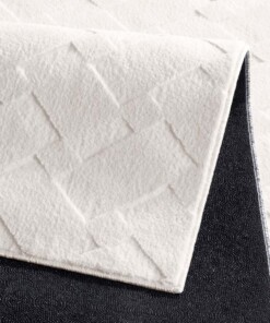 Alfombra suave - Fuzz Karo crema - close up, thumbnail