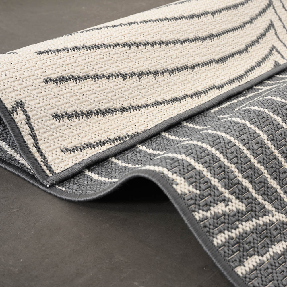 Alfombra de exterior Foglie - Flip Leaf Gris - close up Alfombra de exterior Foglie - Flip Leaf Gris - close up