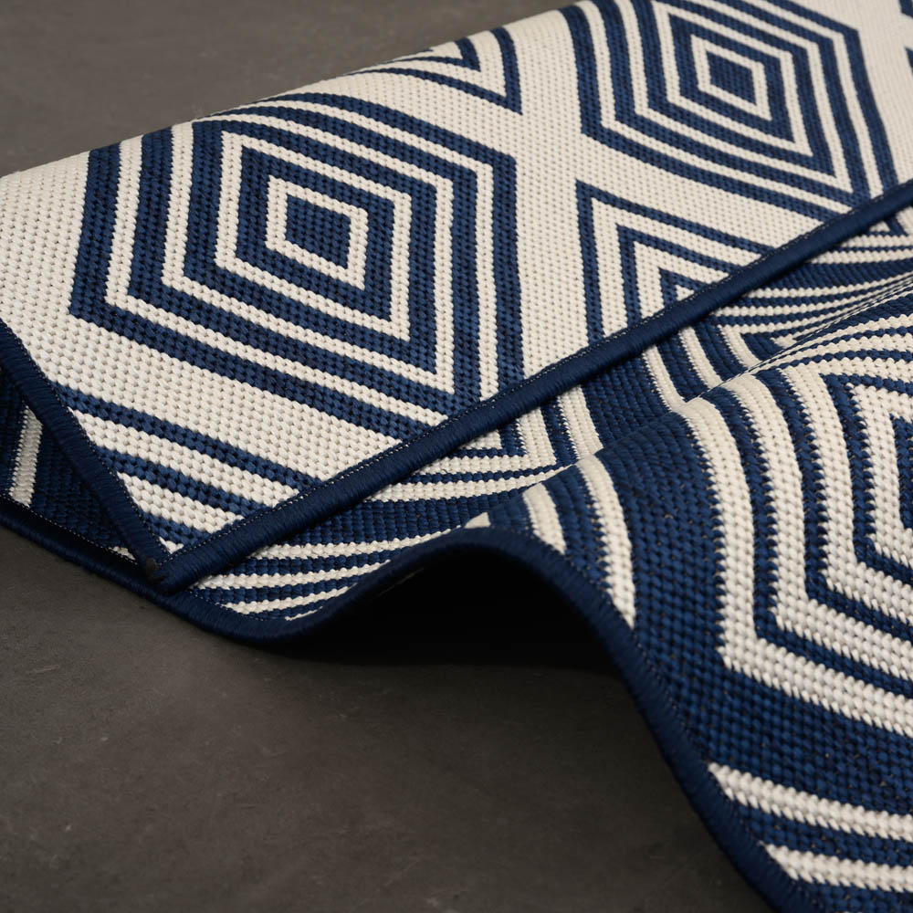 Alfombra de exterior a rombos - Flip Gem Azul Oscuro - close up Alfombra de exterior a rombos - Flip Gem Azul Oscuro - close up