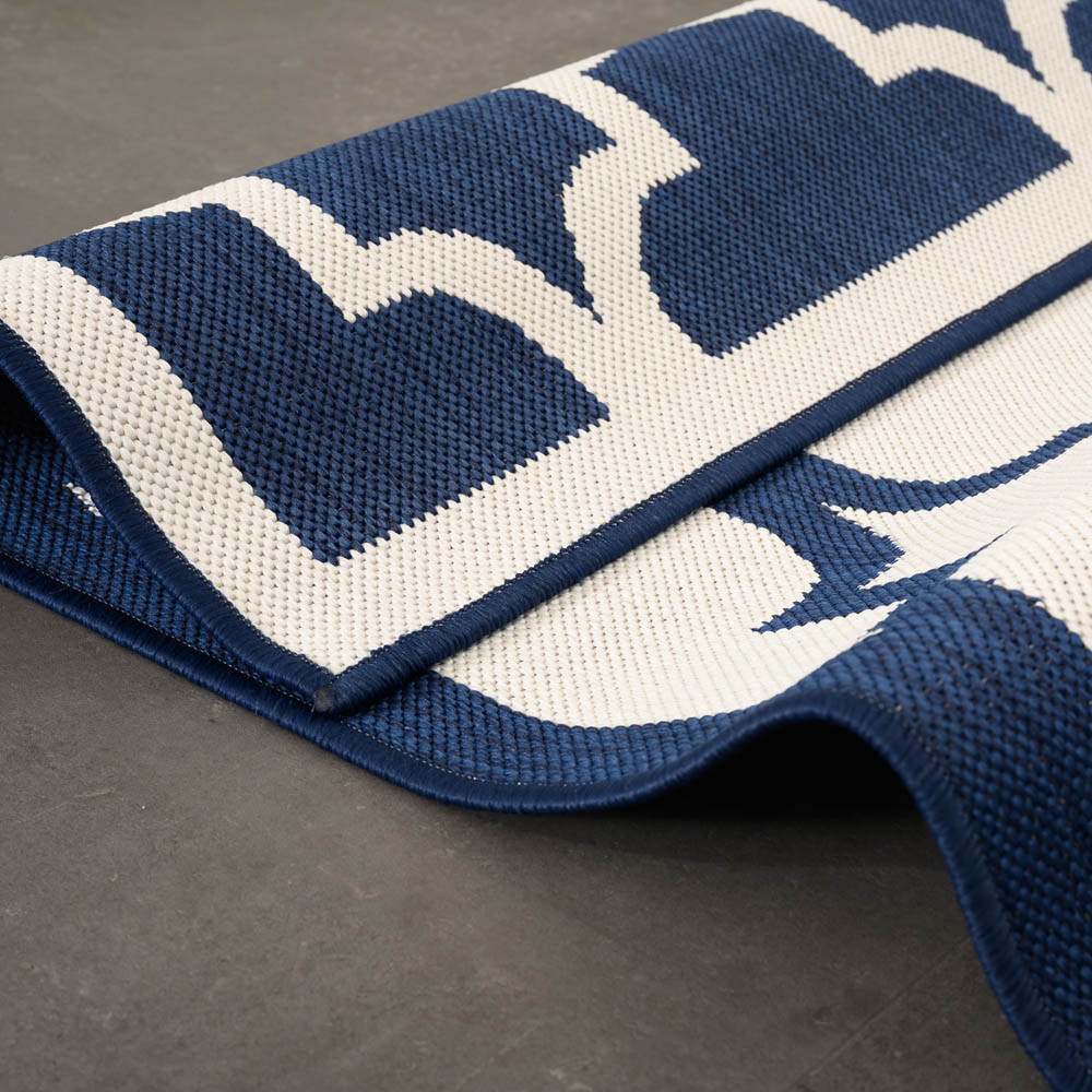 Alfombra de exterior retro - Flip Lucky Azul oscuro - close up Alfombra de exterior retro - Flip Lucky Azul oscuro - close up