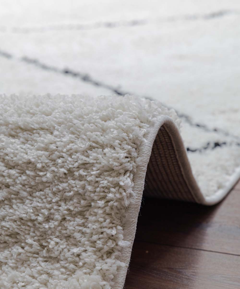 Alfombra cuadrada bereber de pelo largo Artisan - Blanco/Negro - close up Alfombra cuadrada bereber de pelo largo Artisan - Blanco/Negro - close up