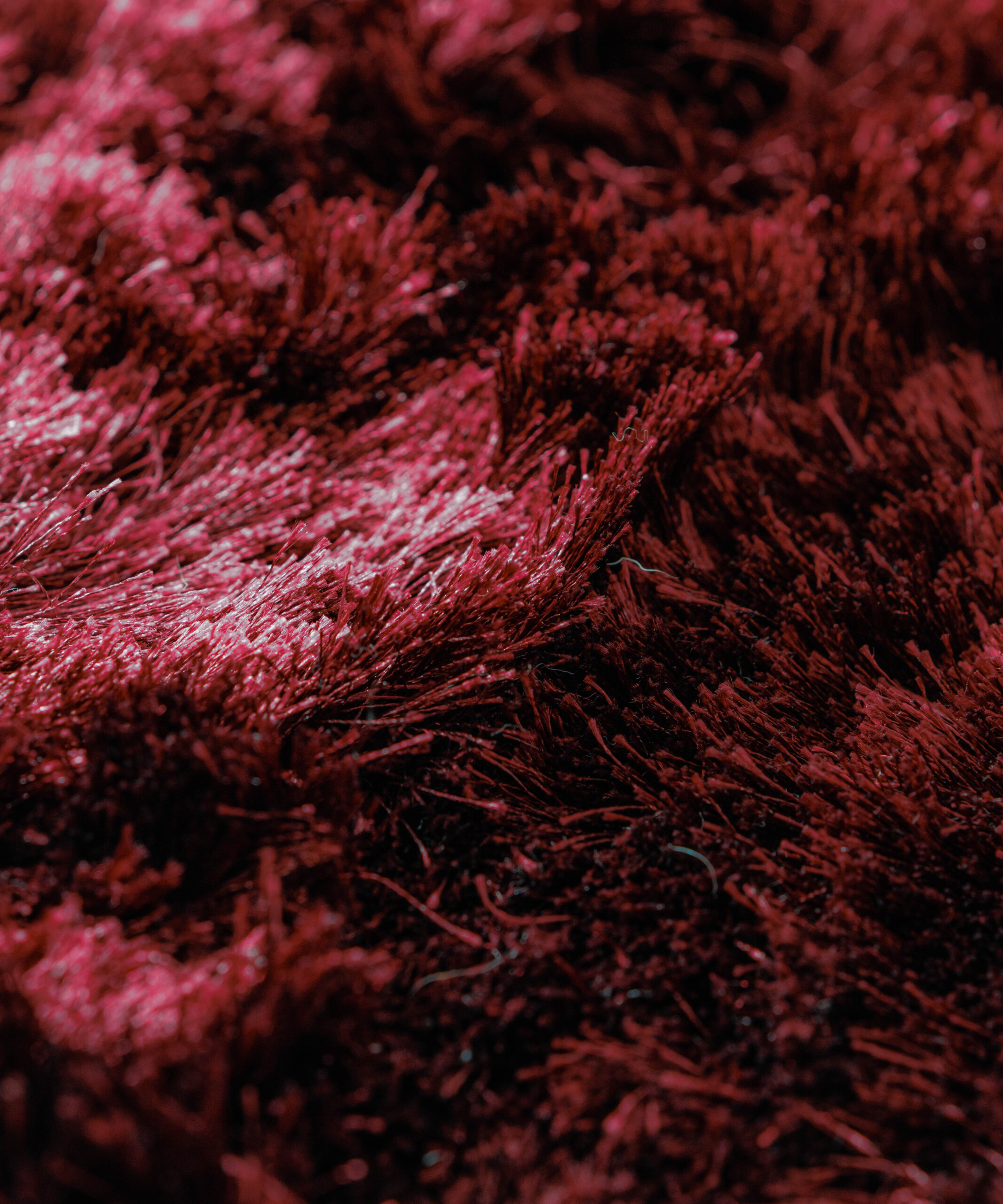 Alfombra redonda de terciopelo - Auréa burdeos - close up Alfombra redonda de terciopelo - Auréa burdeos - close up
