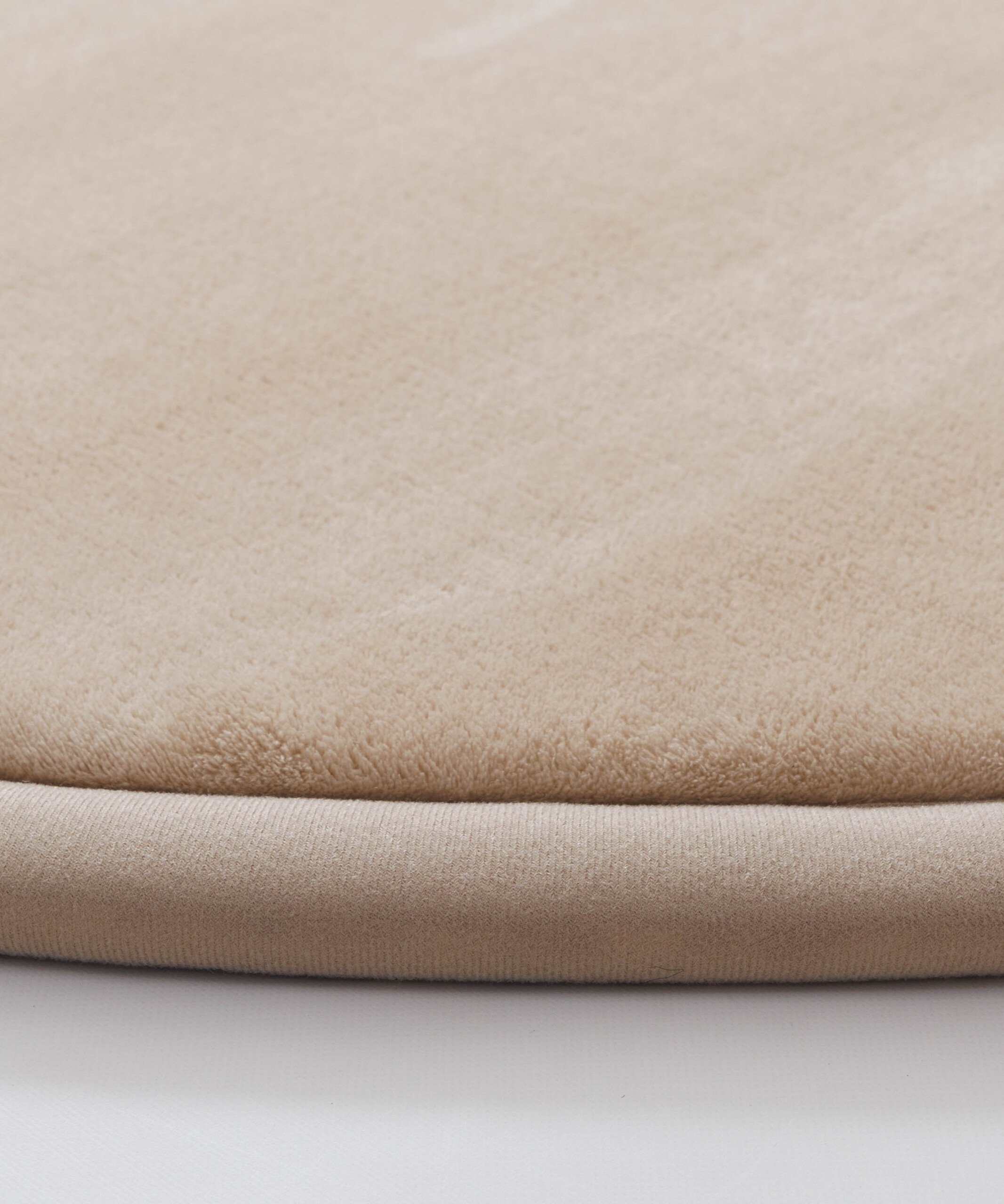 Alfombra redonda infantil - Pluffy beige - close up Alfombra redonda infantil - Pluffy beige - close up