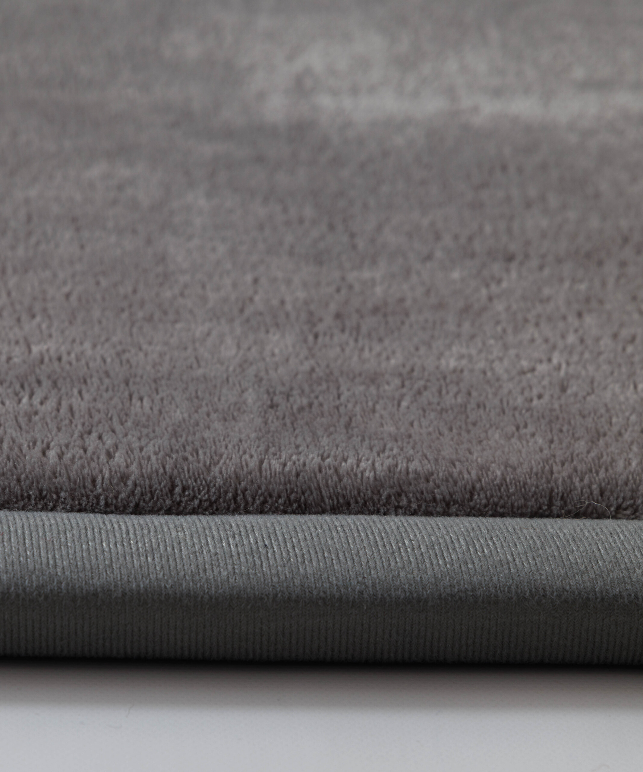 Alfombra de juegos - Pluffy gris oscuro - close up Alfombra de juegos - Pluffy gris oscuro - close up