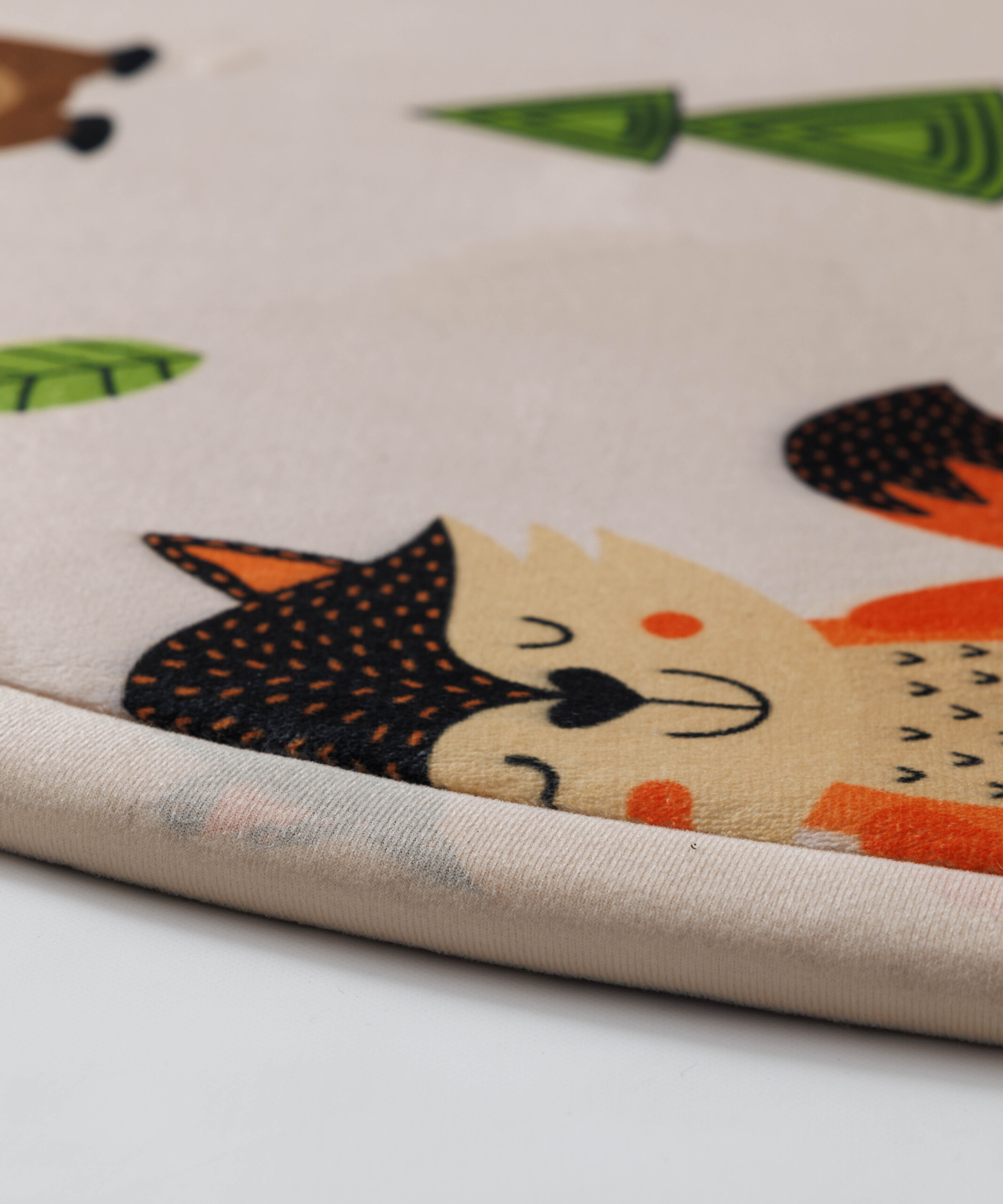 Alfombra redonda infantil - Pluffy Forest animals multi - close up Alfombra redonda infantil - Pluffy Forest animals multi - close up
